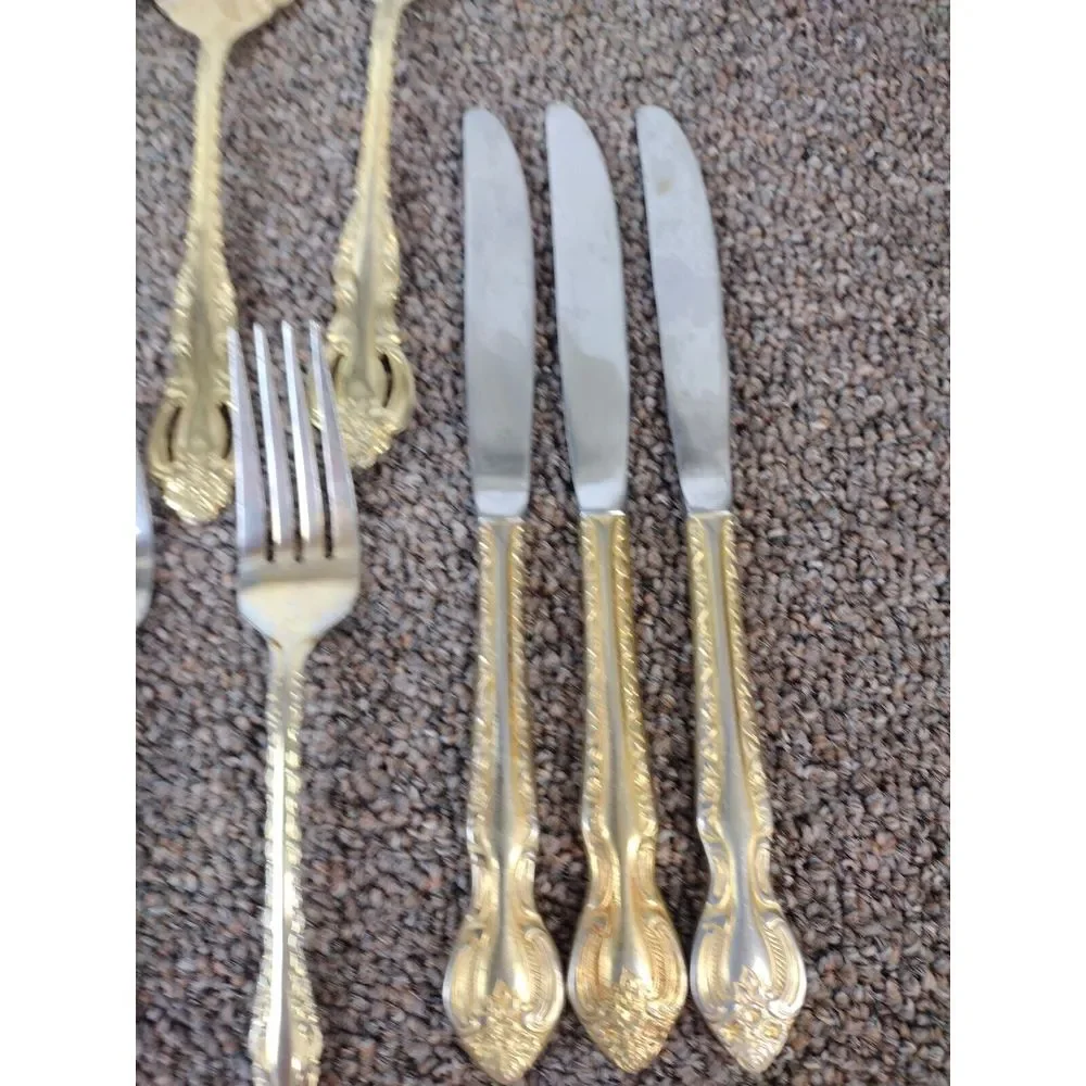 24 PIECES OF COOK'S ESSENTIALS 18/10 STAINLESS STEEL FLATWARE WITH GOLD ACCENTS
